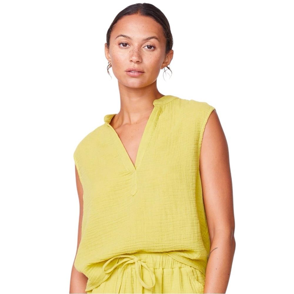 Monrow Gauze Sleeveless Top in Color Avocado Size X-Small Coastal Casual Preppy